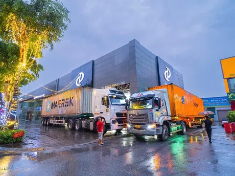Showroom xe Việt gồng mình chống bão Wipha: Từ thuê container đến cắt cử nhân viên "trực chiến"