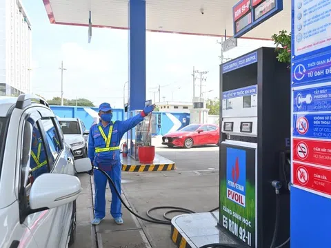 So kè xăng E10 với xăng truyền thống: Mỗi tháng tiết kiệm được bao nhiêu?