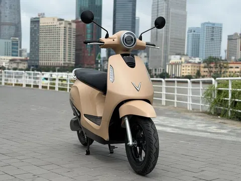 VinFast Evo Grand qua ảnh thật: Yên dài hơn Evo200, cốp 35L gắn thêm pin phụ liệu có chật?