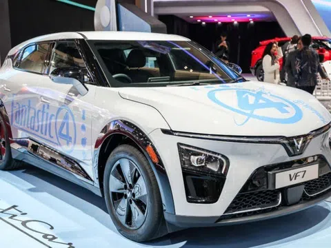 Chiêm ngưỡng ảnh thực tế VinFast VF 7 tại Indonesia - SUV điện hạng C chạy tối đa 471 km/sạc