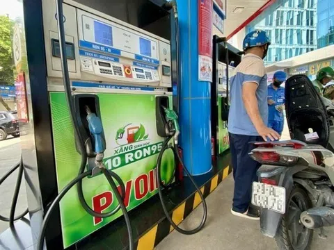 Xăng E10 mở bán từ hôm nay 1/8: Làm sao để biết xe bạn có thể "ăn" loại xăng này?