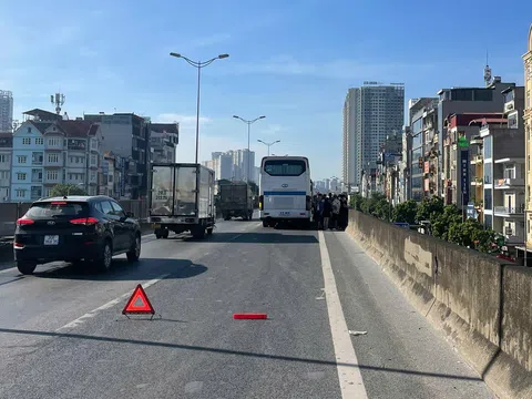 Hà Nội: Xe khách bị người lạ rút chìa khóa, hơn 40 hành khách mắc kẹt trên đường Vành đai 3