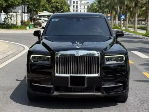 Bất ngờ với mức giá rao bán của Rolls-Royce Cullinan chưa đầy 5 năm tuổi đời