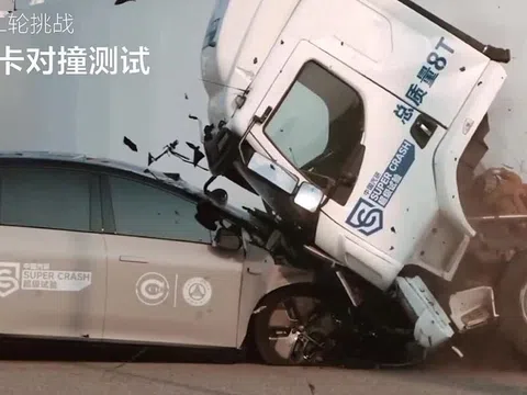 Xe điện Trung Quốc gây tranh cãi vì video thử nghiệm làm "rụng đầu" xe tải