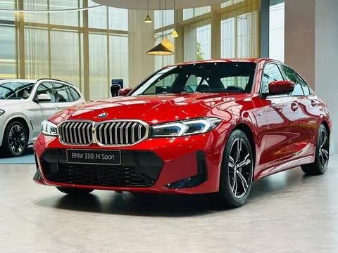 Sắp tới tháng Ngâu, loạt xe sang giảm giá "sốc" để giải phóng hàng tồn kho