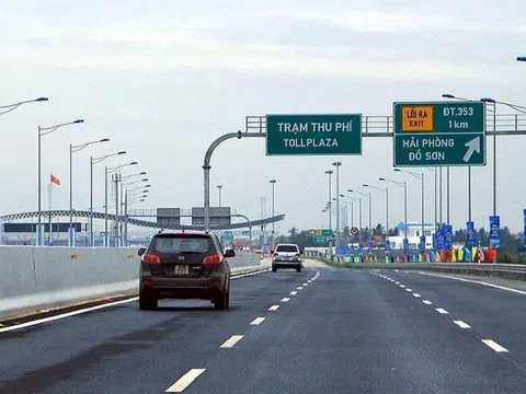 Đề xuất cấm xe tải, xe khách chạy vào làn sát dải phân cách: Giải pháp trị "xe rùa bò" trên cao tốc