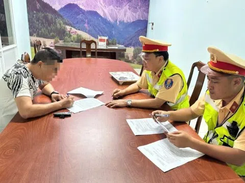 Chở “quá tải” 21 hành khách, tài xế không bằng lái nhận án phạt hàng trăm triệu đồng