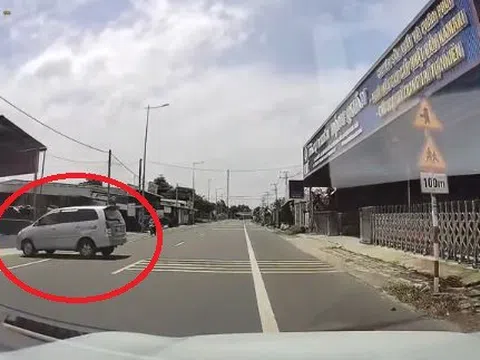 Ô tô trôi ra đường suýt gây họa vì quên phanh tay: Bài học cảnh giác cho mọi tài xế