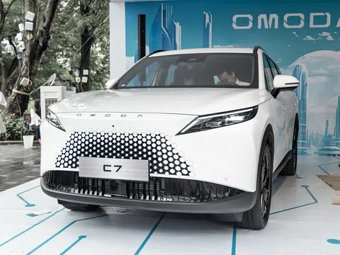 Mục sở thị Omoda C7 tại Việt Nam: Có bản hybrid, dự kiến mở bán cuối năm nay đấu CR-V, CX-5