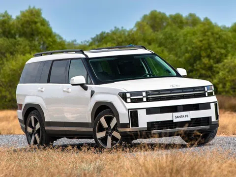 Phân khúc SUV cỡ D tháng 7/2025: Santa Fe tăng gần gấp đôi doanh số nhưng vẫn xếp sau Fortuner