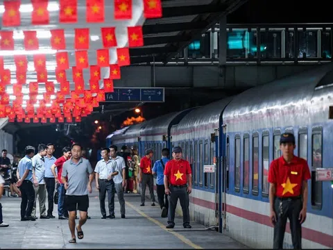 Hành khách đi tàu dịp Quốc khánh 2/9 cần lưu ý gì khi nhiều tuyến phố Hà Nội cấm đường?
