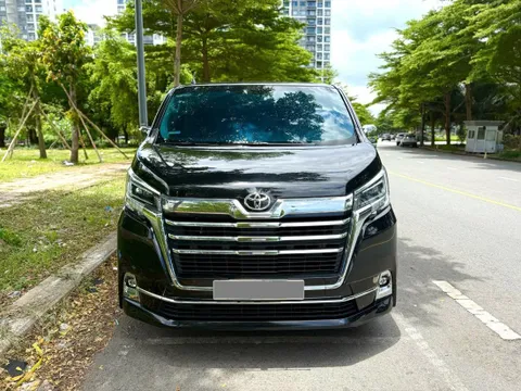 Toyota Granvia 2020 hiếm hoi rao bán: Máy dầu nhập Nhật, rộng hơn Kia Carnival, giá vượt Mercedes GLC 300