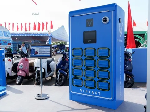 Cận cảnh tủ đổi pin xe máy điện VinFast: Có camera giám sát, 12 viên pin, hỗ trợ nhiều hình thức thanh toán