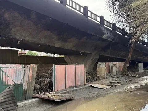 Sau vụ cháy hàng trăm xe máy, cầu Vĩnh Tuy cần được kiểm tra toàn diện