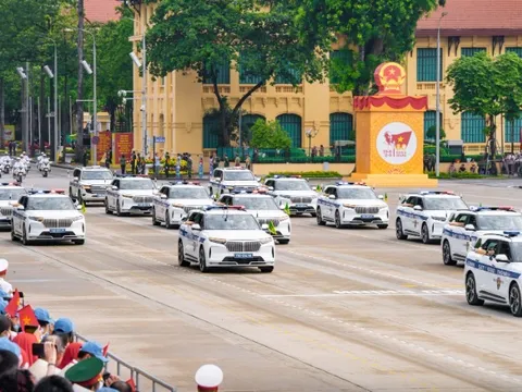 VinFast VF 9 xuất hiện hoành tráng trong lễ duyệt binh 2/9: 12 bản CSGT “độc quyền”, đặc biệt là phiên bản mui trần