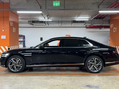 Sedan hạng sang Hàn Quốc Genesis G90 bất ngờ chào bán tại Việt Nam: Đối thủ lạ mặt của S-Class và 7 Series