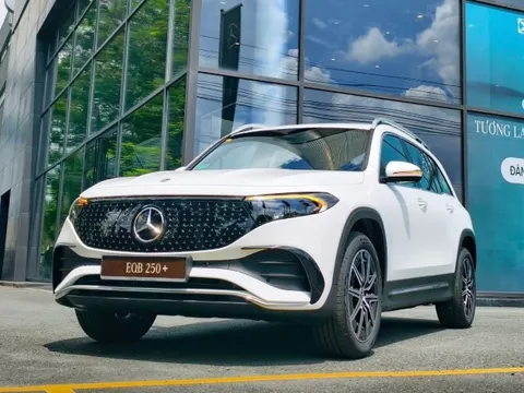 Mục sở thị SUV điện hạng sang Mercedes-Benz EQB 250+ 2025 tại đại lý Việt