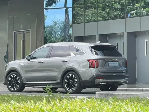Kia Sorento 2025 bất ngờ xuất hiện tại Việt Nam: Thêm nhiều nâng cấp, ra mắt ngay trong tháng
