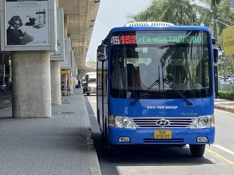 Xe buýt giá rẻ 5.000 đồng phục vụ hành khách từ trung tâm TP.HCM ra sân bay