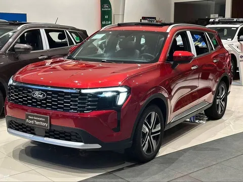 Doanh số giảm mạnh, Ford Territory lần đầu bị Honda CR-V vượt mặt trong năm 2025
