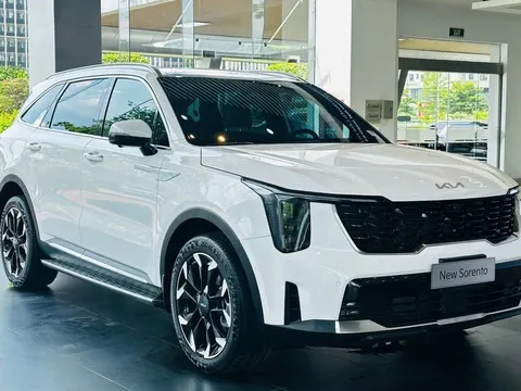 Kia Sorento 2025 vừa trình làng khách Việt có gì để đấu Hyundai Santa Fe, Ford Everest?