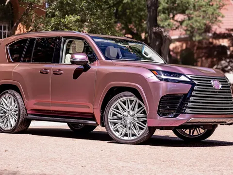 Không chỉ là SUV, Lexus LX hóa thân thành “studio làm đẹp” di động