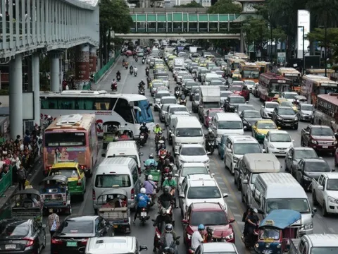 Các quốc gia trên thế giới giải quyết xung đột giao thông ô tô, xe máy như thế nào?
