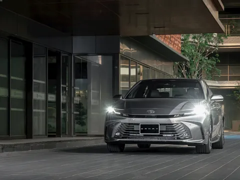 Liên tục sụt giảm doanh số, Toyota Camry vẫn "một mình một ngựa" tại phân khúc sedan cỡ D