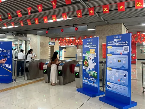 Người dân trải nghiệm định danh điện tử, nhận diện sinh trắc học khi đi tàu điện Cát Linh - Hà Đông