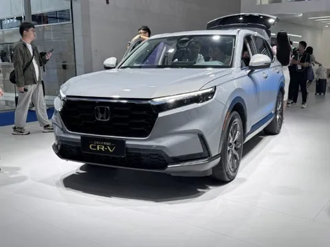 Honda CR-V ra mắt bản kỷ niệm 30 năm tại thị trường hàng xóm: Nâng cấp màn 12,3 inch, lái rảnh tay như xe sang