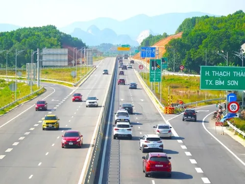Lái ô tô cỡ nhỏ trên cao tốc: 5 sai lầm phổ biến cần tránh