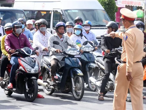 Từ nay, xe máy chưa hoàn tất nộp phạt nguội sẽ bị dừng thủ tục sang tên
