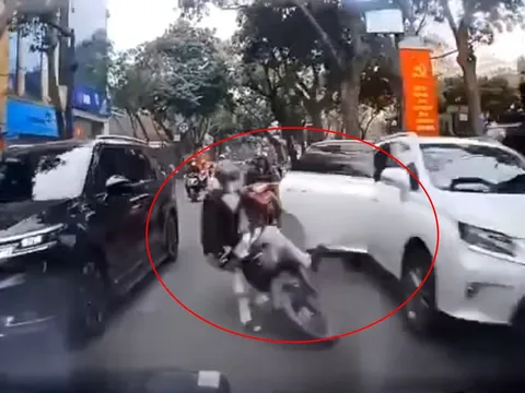 Hậu quả khó lường từ thói quen mở cửa ô tô ẩu mà nhiều người hay mắc phải