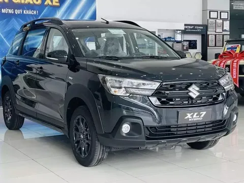 Chiêm ngưỡng Suzuki XL7 Black Edition mới tại đại lý Việt với ưu đãi tới 70 triệu đồng