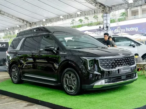 Kia Carnival Thacoroyal - MPV sang trọng với thiết kế "trần cao, mái thoáng"