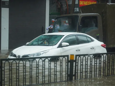 Những việc cần làm ngay sau bão để bảo vệ ô tô khỏi hỏng hóc nặng