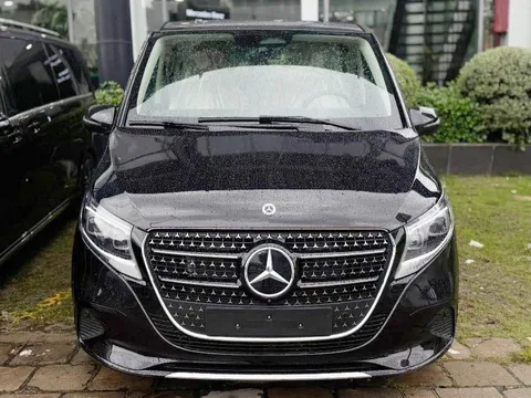 Cận cảnh Mercedes-Benz V-Class 2025 tại đại lý, giá từ 3,399 tỷ đồng