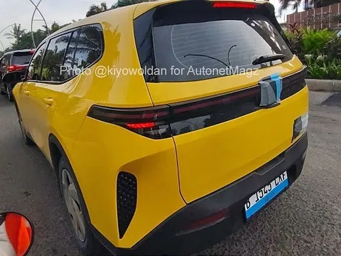 Bàn giao khách Việt chưa lâu, MPV điện VinFast Limo Green đã được bắt gặp chạy thử tại Indonesia