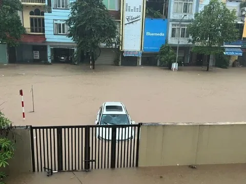 Mưa lớn kỷ lục tại Thái Nguyên, nhiều tuyến phố ngập sâu cả mét