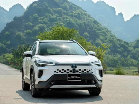 Xe hybrid "đua" ưu đãi trong tháng 10, khách Việt có cơ hội tiết kiệm hàng chục triệu đồng
