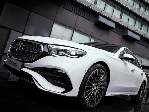 Mercedes-Benz E-Class thế hệ mới ra mắt tại Việt Nam: Động cơ mild-hybrid, có ADAS đấu BMW 5 Series