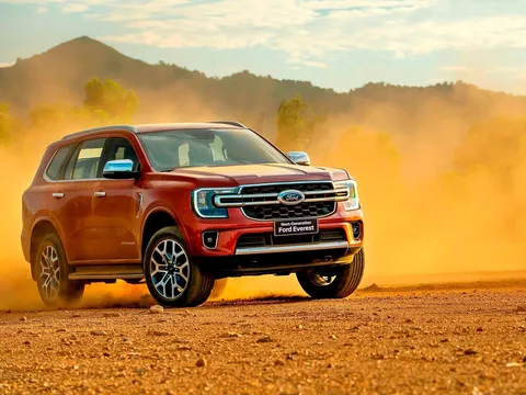 Ford Everest vẫn thống trị phân khúc xe gầm cao cỡ D, Hyundai Santa Fe tăng tốc ngoạn mục trong quý III/2025