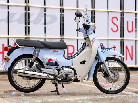 Cận cảnh Honda Super Cub Fujisan Limited Edition - Phiên bản giới hạn chỉ 500 chiếc, đi kèm bộ tem độc quyền