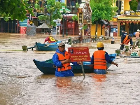 Mưa lớn kéo dài ở miền Trung, Huế và Đà Nẵng đối mặt nguy cơ lũ vượt mốc lịch sử