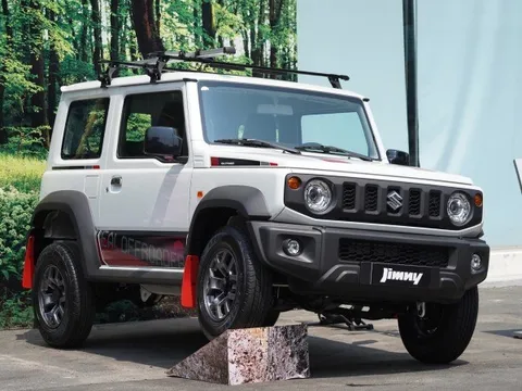 "Xả kho" cuối năm, Suzuki Jimny nhận ưu đãi khủng lên tới gần 100 triệu đồng