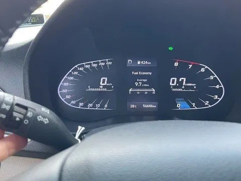 Vì sao đèn xi-nhan bị ngắt giữa chừng trong quá trình vượt ô tô và cách khắc phục?