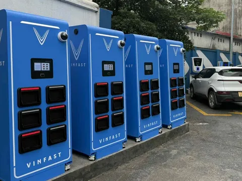 VinFast lắp đặt những trạm đổi pin xe máy điện đầu tiên tại Hà Nội, hướng tới 150.000 trạm trên toàn quốc