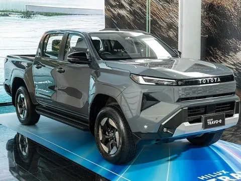 Toyota Hilux 2026 trình làng tại Thái Lan: Lần đầu có bản thuần điện với phạm vi hoạt động hơn 350 km/sạc