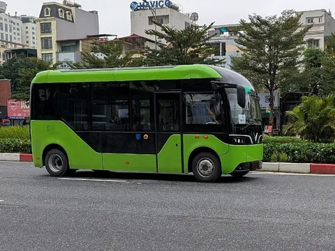 Lộ ảnh thực tế VinFast EB 6 bản chuyên chở học sinh: Nội thất 19 chỗ, tầm vận hành 250 km/sạc