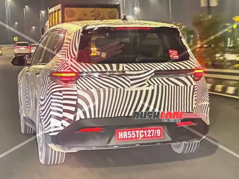 Bắt gặp VinFast Limo Green với lớp ngụy trang kín đáo tại Ấn Độ, hứa hẹn trình làng vào năm 2026